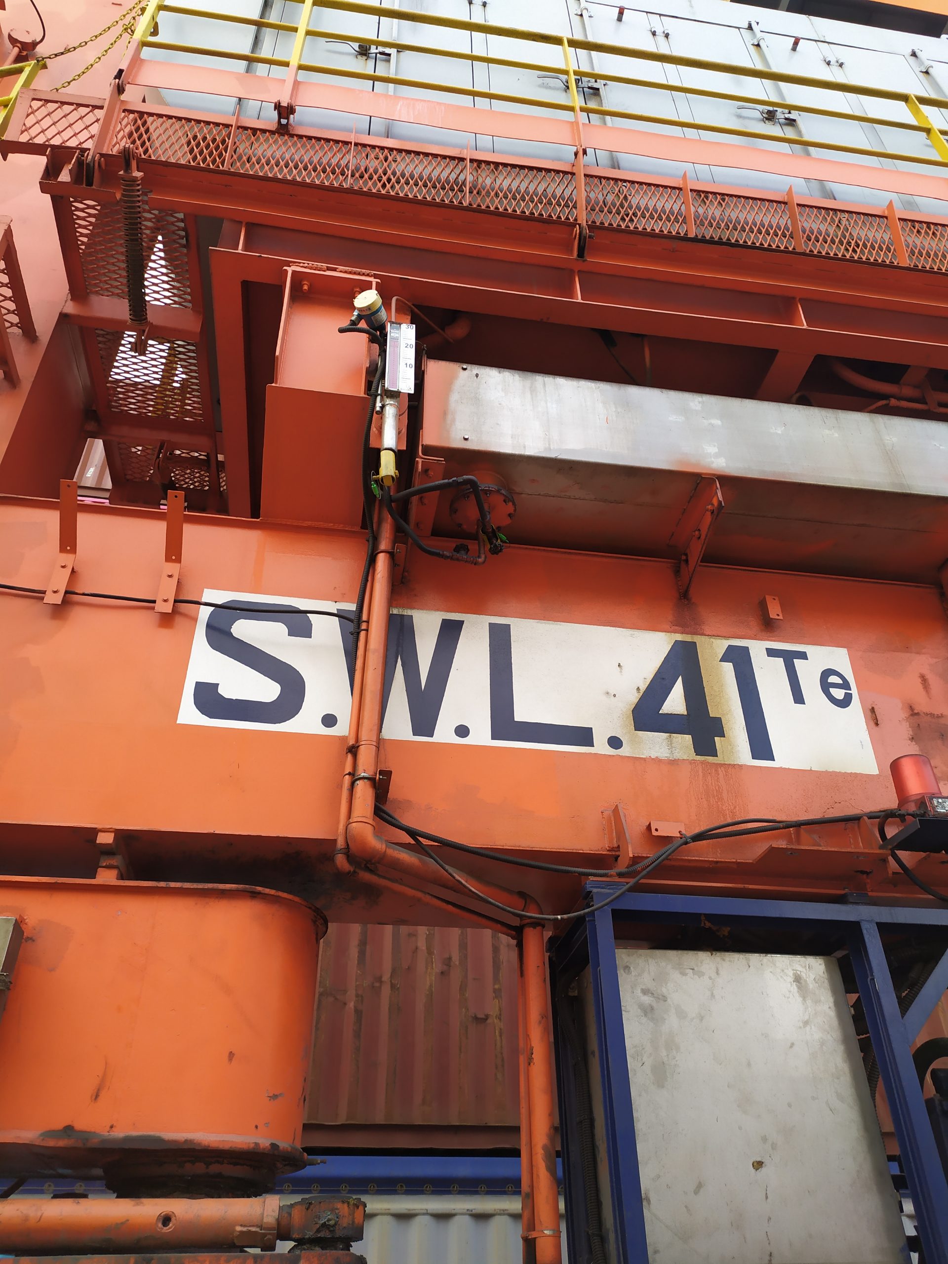 Application of Wide-panel Magnetic Level Indicator in Gantry Crane Power Oil Level Measurement