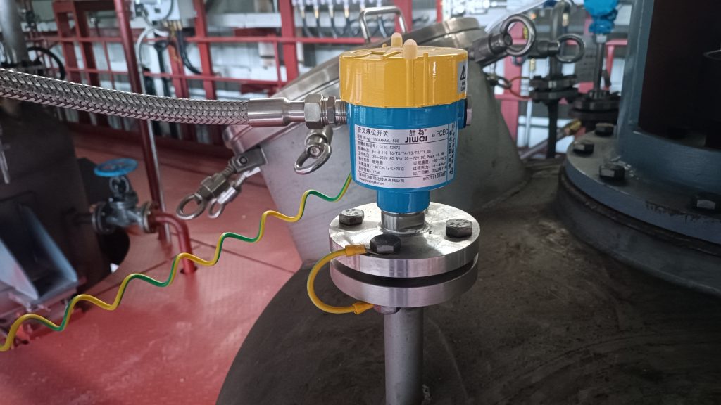 Application of Fork Liquid Level Switch in Level Control for White Oil Tank