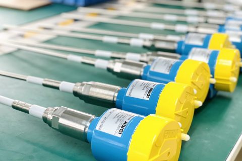 Understanding Level Measurement: Capacitive vs. Vibrating Level Switches in Industrial Environments