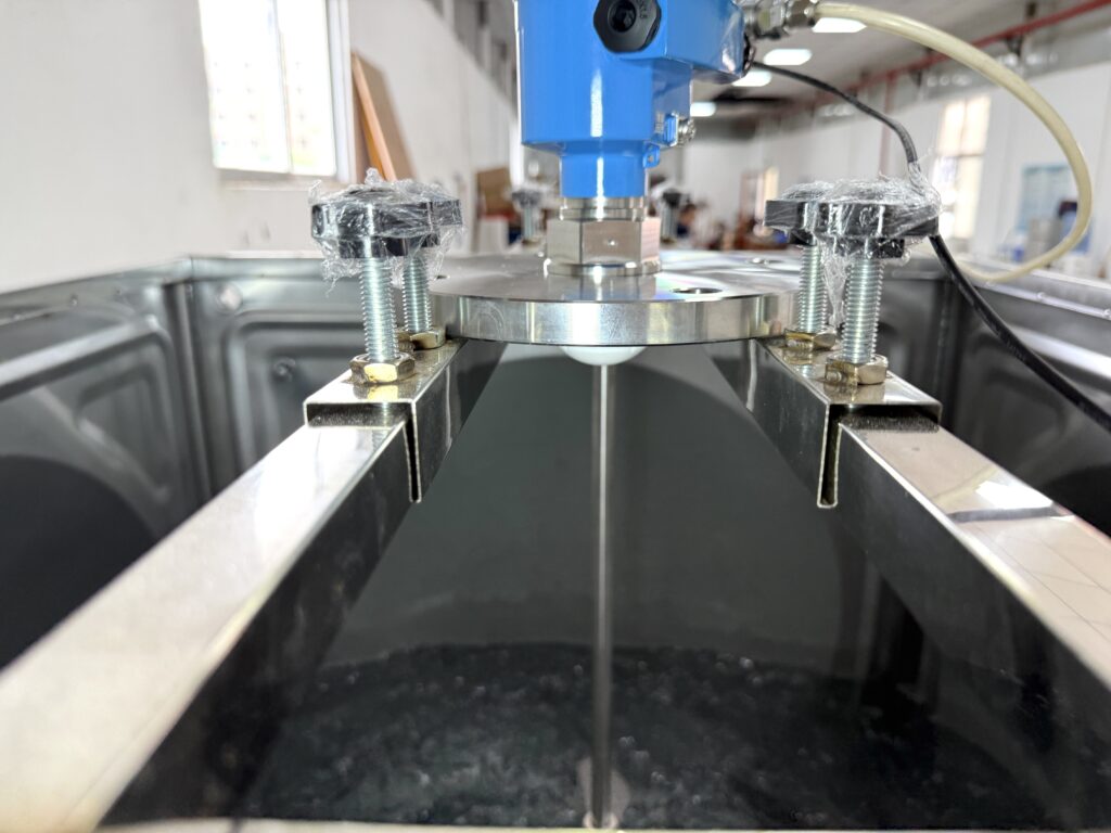 Jiwei radar level meter with 80GHz beam—vapor noise cut, stability up 90% Jiwei Radar Level Meter Empowers Lubricating Oil Company in Rotterdam for Precise and Reliable Level Measurement