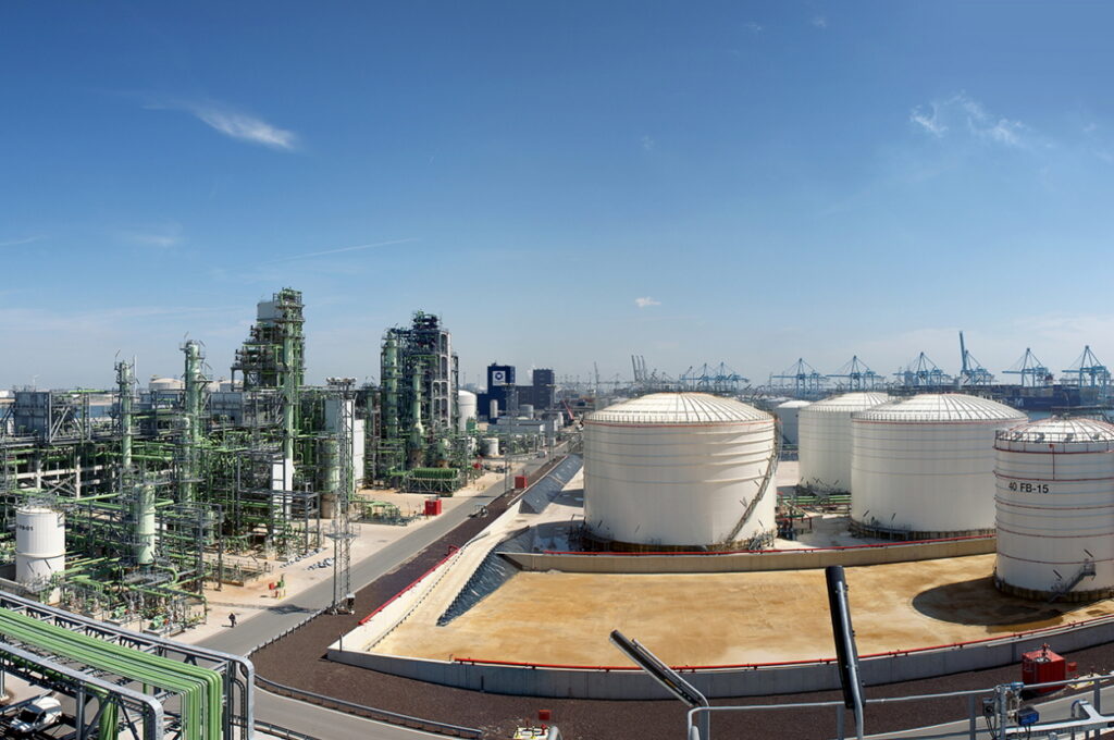 Rotterdam Lubricants BV Jiwei Radar Level Meter Empowers Lubricating Oil Company in Rotterdam for Precise and Reliable Level Measurement