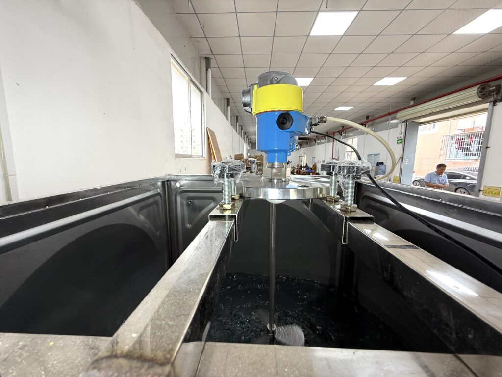 Compatible with guided wave tubes, mixing tanks, and confined spaces, the JWrada radar level transmitter ensures easy installation and long-term stability High-Performance Radar Level Transmitter — Reliable VEGA Alternative from China