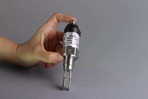 Reliable Oil Tank Point Level Detection in Rotor Gearboxes with Jiwei Vibrating Level Switch