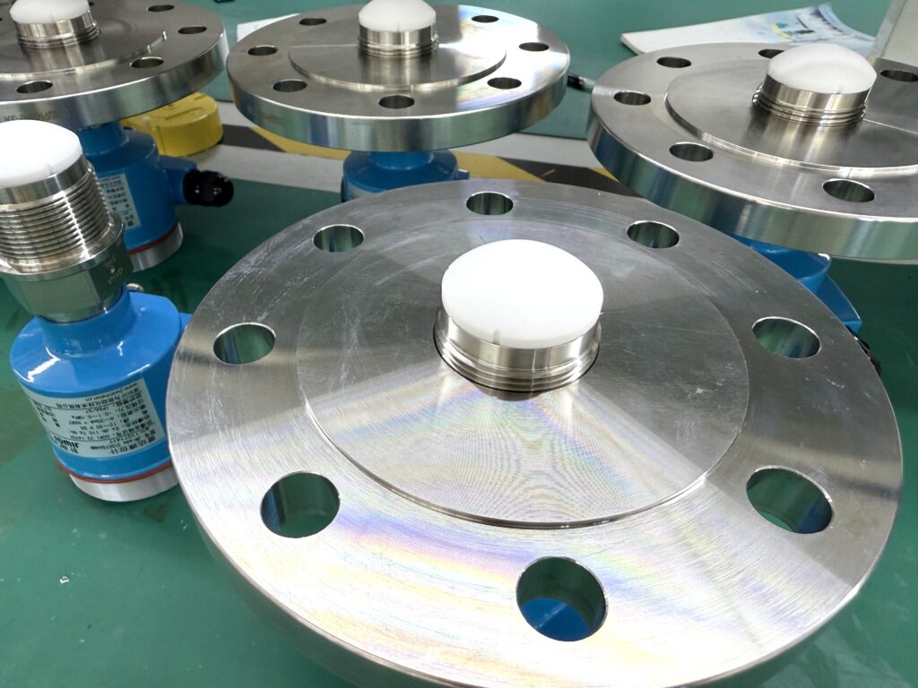 Radar Level Meter with Flanged Process Connection Guide to Process Connection Abbreviations: Threads & Flanges (ANSI/ASME, BS, JIS, GB/T)
