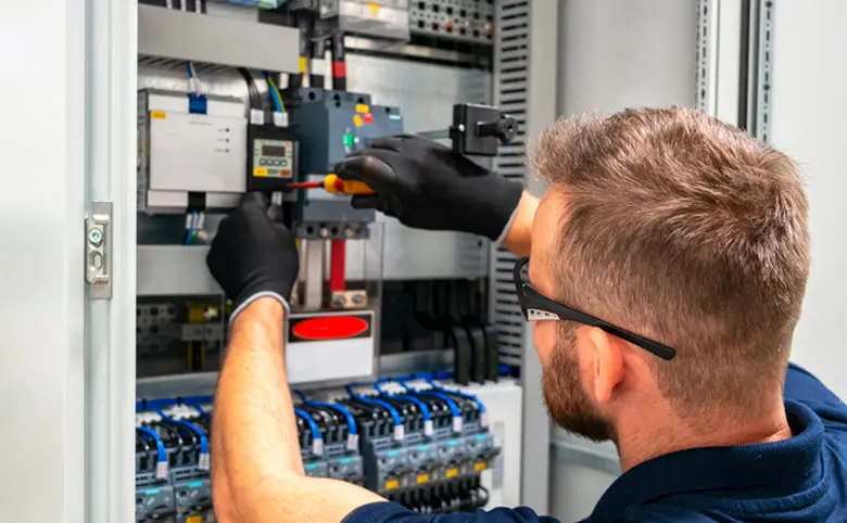 How SCADA Talks to PLCs — protocol translation, interfaces and practical engineering guidance