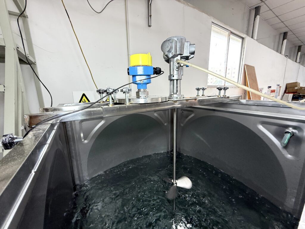 Jiwei Radar in Action: Field Performance and Benefits Acid Slurry Tanks: Jiwei Radar for Accurate Acid Level Control