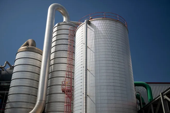 How to Solve Alcohol Level Measurement Challenges: Radar Level Meters and Tuning Fork Level Switches in a Chemical Plant