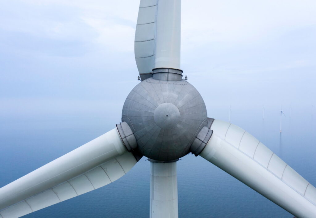 Reliable Oil Tank Level Monitoring in Wind Turbine Gearboxes