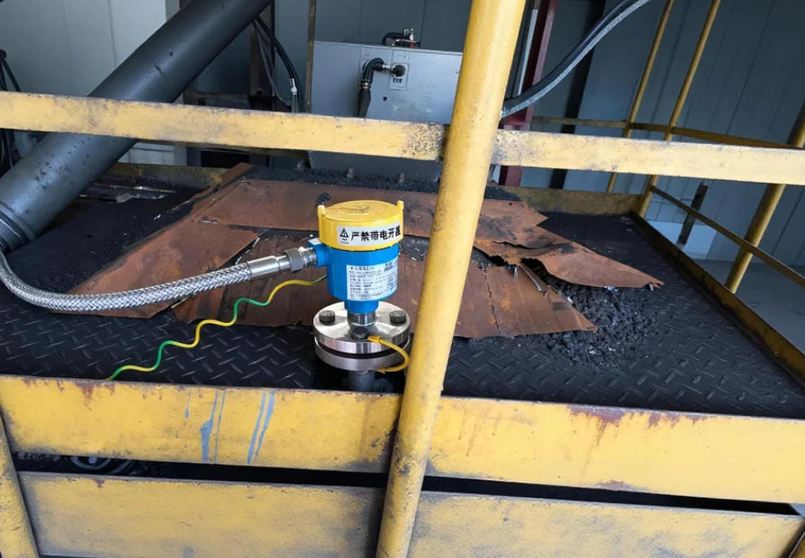 RF Admittance Level Switch Successfully Replaces E+H Solicap FTI56