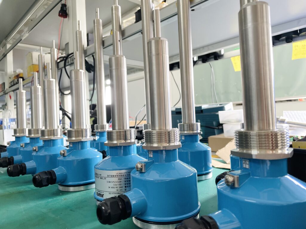 Extreme Dust Protection: Jiwei Spin-11 Rotary Paddle Level Switch Achieves “Zero Intrusion” in Carbon Black Silos