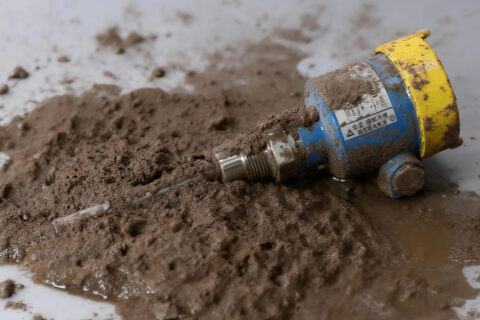 Case Study: Jiwei Level switch Solve High-Temperature, High-Pressure and Highly Adhesive Media Level Detection in Fine Chemical Waste Treatment