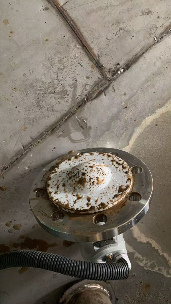 Other brands’ radar level transmitter probes are easily covered or coated by heavy oil, resulting in inaccurate measurements Application of Jiwei PRO Radar Level Transmitters in Heavy Oil Tank Level Measurement