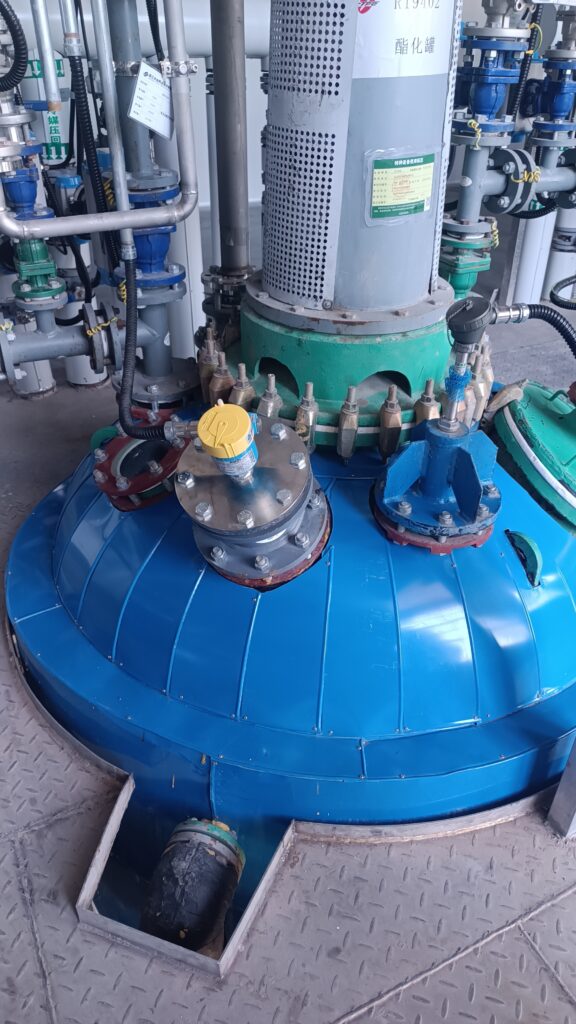 Reactor Level Control Case Study | Jiwei Ring-11 Vibrating Fork Level Switch in Complex Reaction Conditions