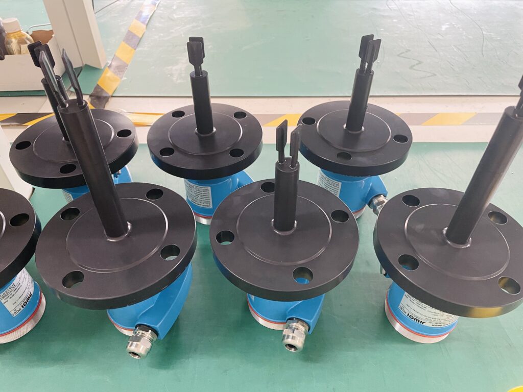 Vibrating Level Switch Coatings: Enamel, ECTFE, PFA Selection & Engineering Guide