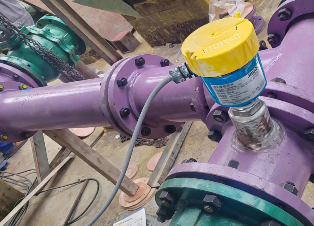 Reliable Performance of Jiwei Vibrating Fork Level Switch in Acidic Fluorinated Pipelines