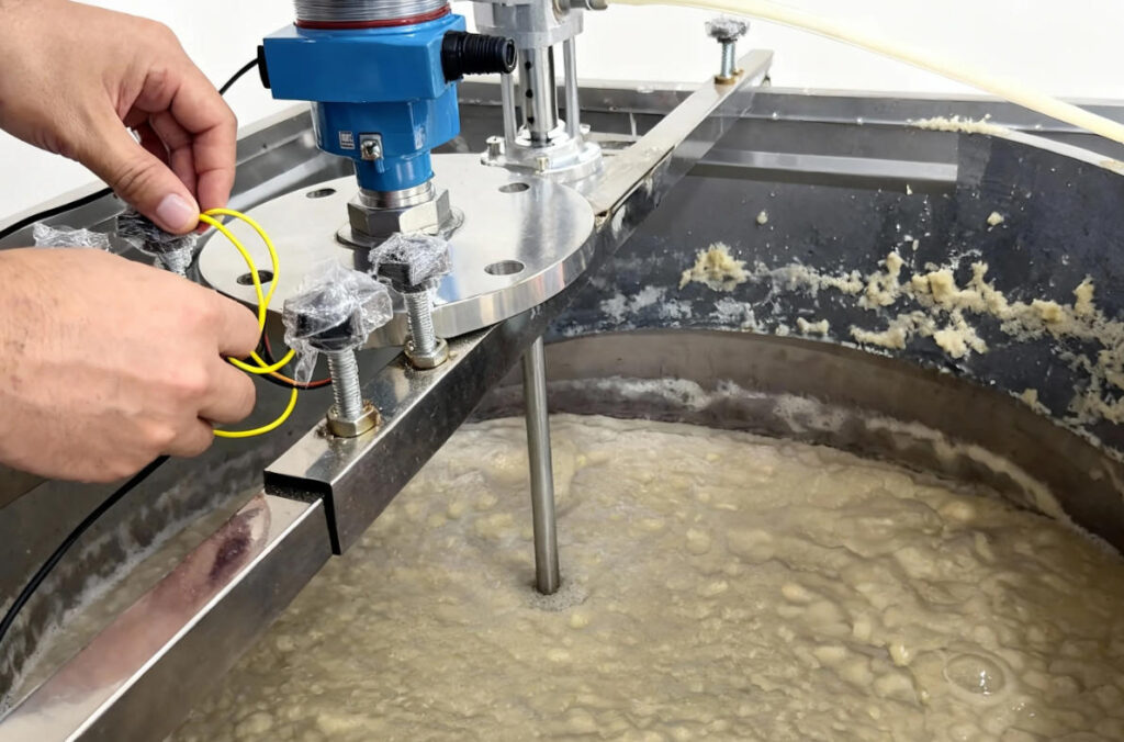 JWrada® radar level meter supports remote commissioning, echo analysis, and is self-developed for easy maintenance. JWrada® Radar Level Meter for Intermediate Tanks under Corrosive and Foaming Conditions