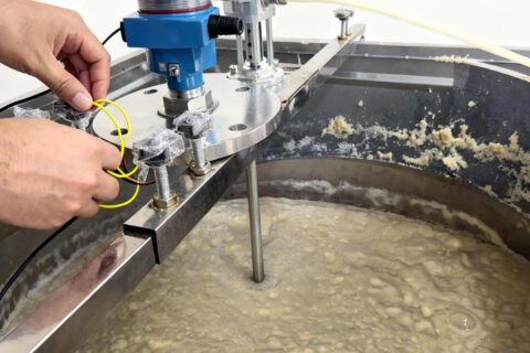 JWrada® Radar Level Meter for Intermediate Tanks under Corrosive and Foaming Conditions