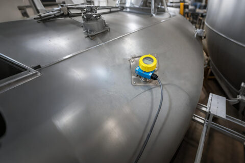 How JWrada®-35 Radar Level Meter Ensures Reliable Level Measurement in Reflux Accumulator Drums