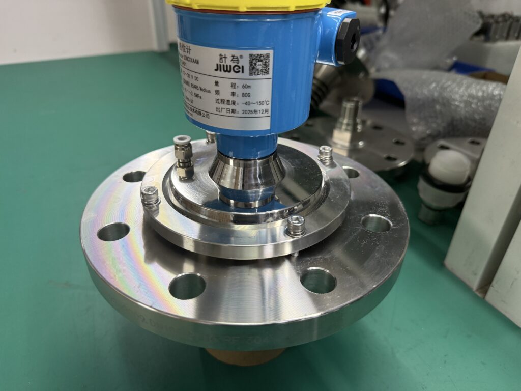 Application and Benefits of Swivel Mounting Flanges in Radar Level Meter Installation