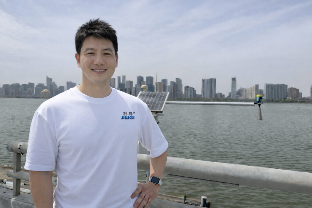 River Level Monitoring: JWrada® Radar Level Transmitter with Horn Antenna & Solar Power