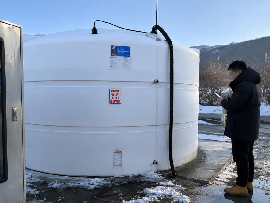 Jiwei JWrada-21 Radar Level Transmitter – Real-Time Data Integration for Provincial Winter Road Logistics Canadian Winter Deicing Liquid Storage: Eliminating Inventory Blind Spots with Radar Level Transmitters