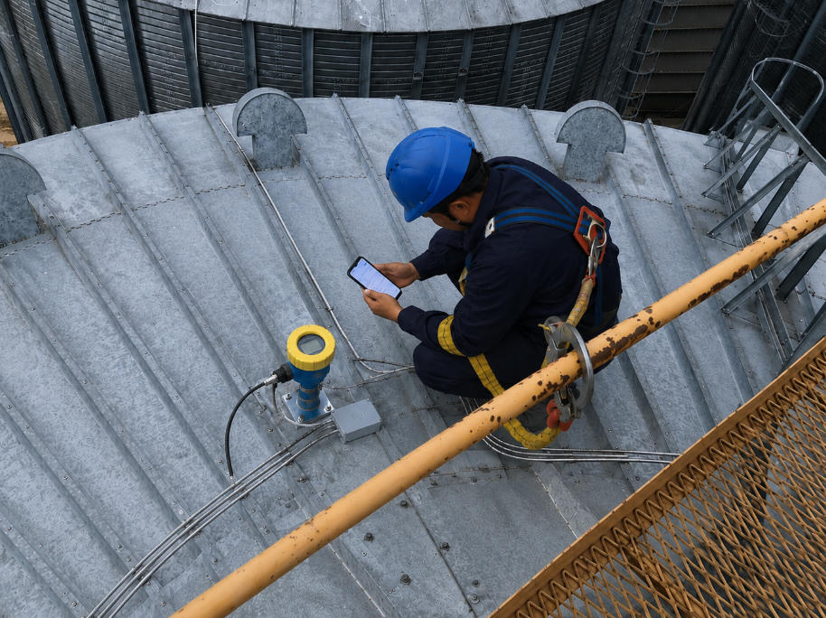 Cement Mill Level Measurement Solutions: Reliable Radar and Vibrating Rod Technology for Cement Silos