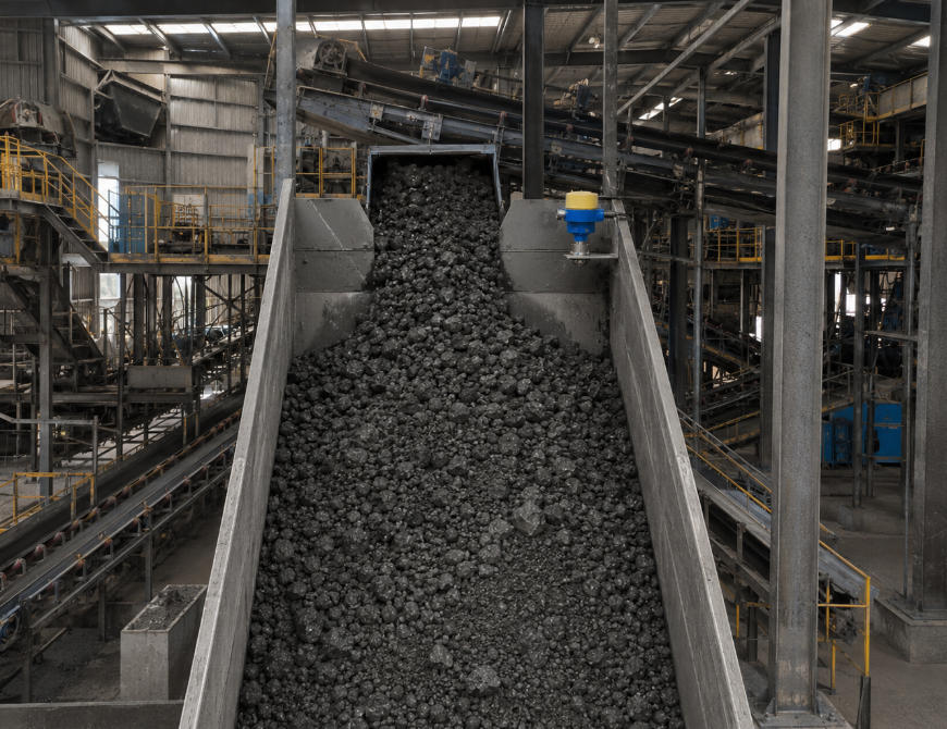 JWrada® PRO uses 80GHz FMCW radar with Jiwei’s software and JW Tools App for wireless commissioning and monitoring Jiwei JWrada® PRO Industrial Radar Level Transmitters Applied in a Mining Project for High-Accuracy Bulk Solids Level Measurement